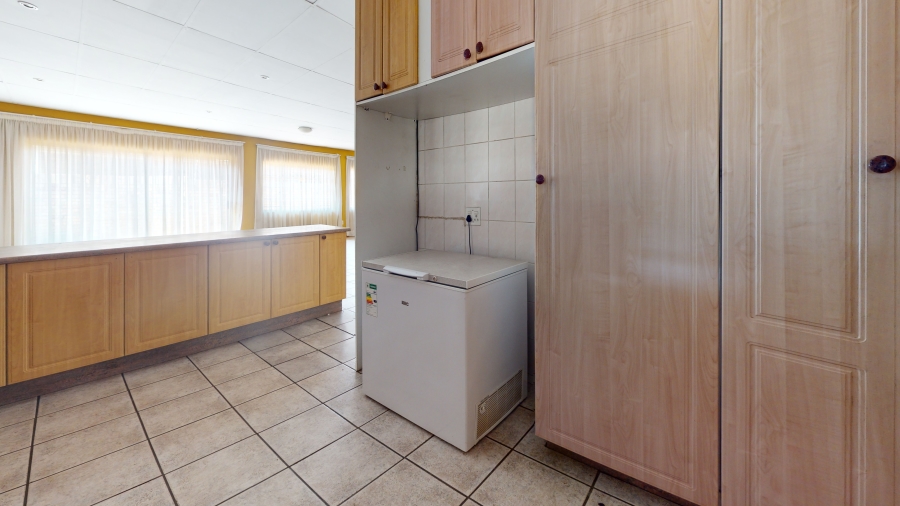 6 Bedroom Property for Sale in Kannoniers Park North West